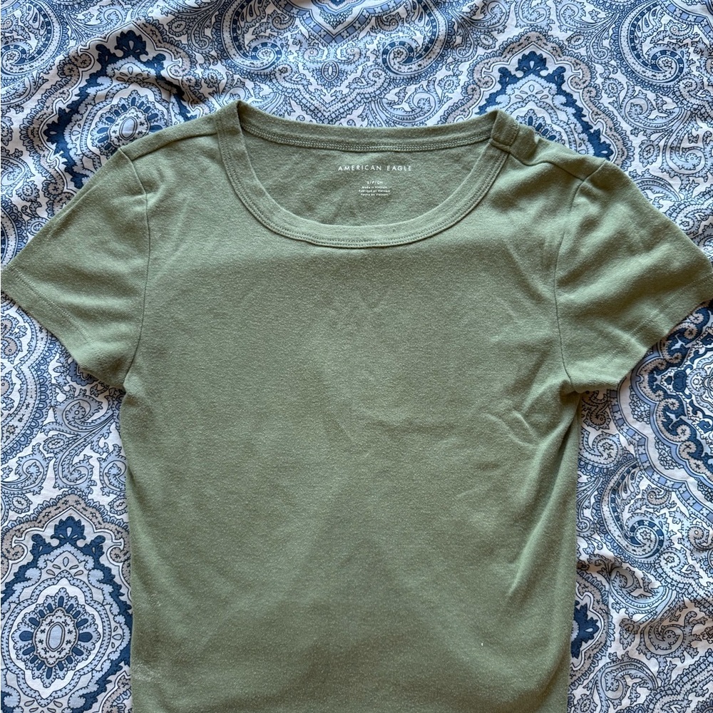 American Eagle Outfitters Olive Short Sleeve Tee